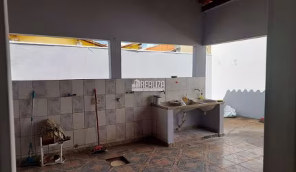 Casa à venda com 3 dormitórios no Conjunto Manoel Mendes
