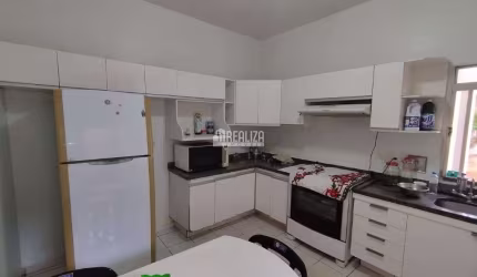 Linda Casa à Venda com 3 Dormitórios e Espaço Gourmet, no Abadia