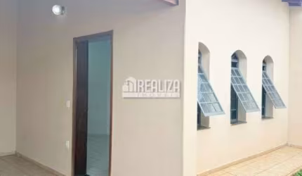 Casa à venda com 4 dormitórios e 2 suítes no bairro Quinta Boa Esperança, Uberaba
