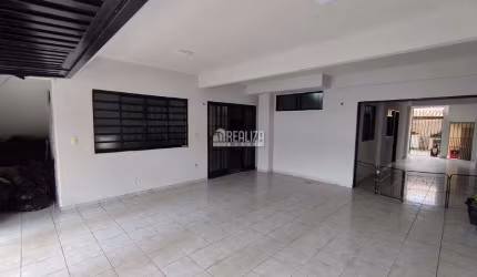 Casa ampla com 5 dormitórios e 2 suítes no bairro Conjunto Manoel Mendes em Uberaba
