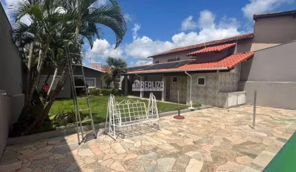 Casa de Alto Padrão com Piscina Aquecida no Jardim São Bento - Uberaba