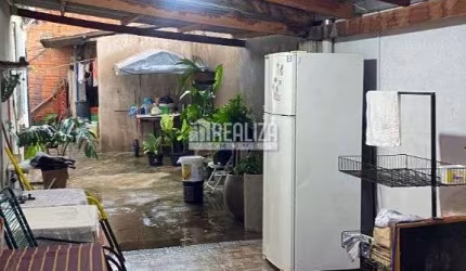 Casa  à venda no Bairro Jardim Elza Amuí I, Uberaba - Ótima oportunidade!