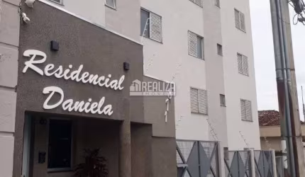 Apartamento à venda com 2 dormitórios no Condomínio Residencial Daniela, bairro Estados Unidos, Uberaba