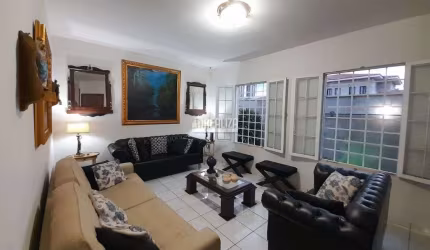Casa com 3 dormitórios e Varanda Gourmet no bairro Mercês, Uberaba