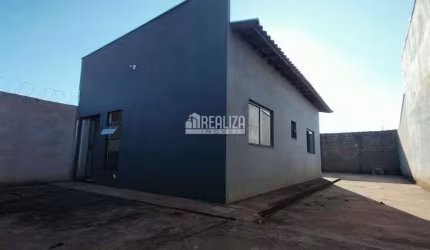 Casa à venda no bairro Ricardo Misson, em Delta: 2 dormitórios, porcelanato e teto em gesso