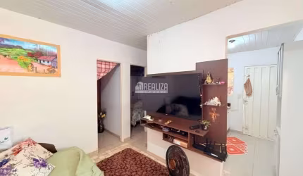 Linda casa à venda no Bairro Jardim Esplanada, Uberaba - 2 dormitórios e 3 banheiros!