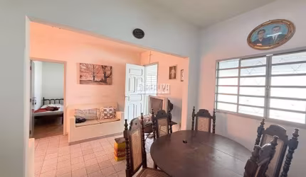 Casa à venda no bairro Abadia, em Uberaba - 3 dormitórios, 2 banheiros, garagem coberta
