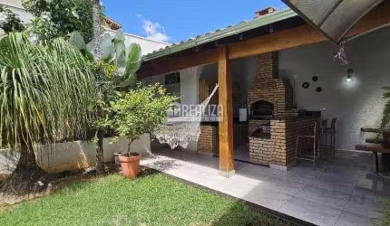 Casa à Venda no Bairro Abadia – 4 Quartos, sendo 2 Suítes