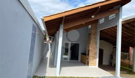 Casa térrea com 2 quartos à venda em Rio Escuro - SP