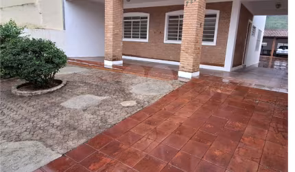 Sobrado com 4 quartos à venda em Centro - SP