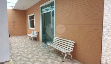 Casa térrea com 4 quartos à venda em Jardim Aruan - SP