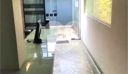 Sobrado com 4 quartos para locação em Paraíso - SP
