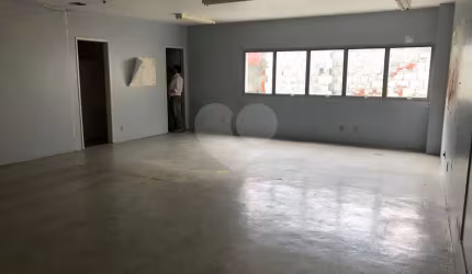 Salão Comercial à venda ou para locação em Jardim - SP