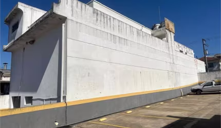Salão Comercial à venda ou para locação em Vila Alzira - SP