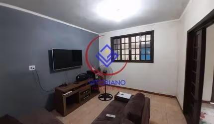 CASA TRÊS QUARTOS Á VENDA EM MARECHAL HERMES!