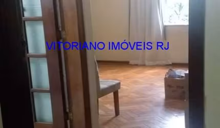 APARTAMENTO Á VENDA EM CAMPINHO TRÊS QUARTOS!