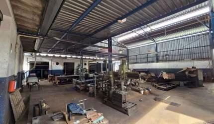Aluga-se imóvel comercial na Avenida Maria de Jesus Condeixa com 1117 m² de construção