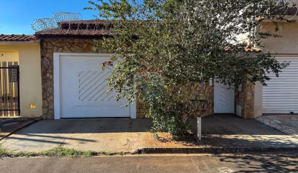 CASA COM 2 QUARTOS À VENDA NO PARQUE DOS SERVIDORES - 160M²