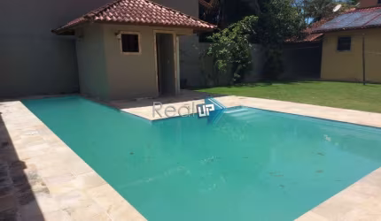 Casa em condomínio fechado com 5 quartos à venda na Araxa, Recanto de Itaipuaçu, Maricá, 334 m2 por R$ 880.000