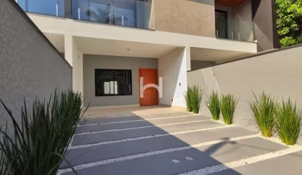 Imperdível: Sobrado Geminado no bairro Floresta, com 3 quartos, 1 suíte, 2 salas, 3 banheiros, 2 vagas de garagem e 128,11 m².