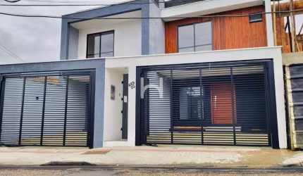 Imperdível geminado à venda em Joinville-SC, no bairro Saguaçu - 3 quartos, 1 suíte, 2 salas, 3 banheiros, 2 vagas de garagem, 114m².