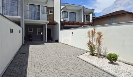 Casa com 3 quartos à venda na Rua Fernando Drefahl, 162, São Marcos, Joinville, 128 m2 por R$ 780.000