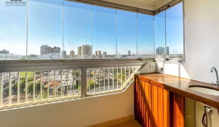 Apartamento com closet próximo à Avenida Pompeu