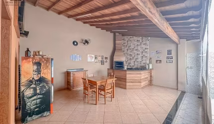 Casa com espaço gourmet e churrasqueira