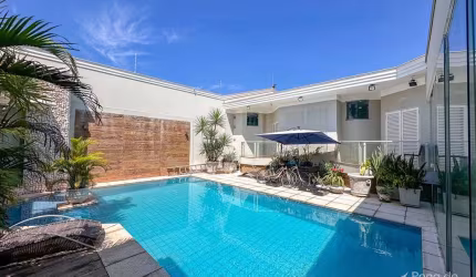 Linda casa com piscina no bairro Icaray