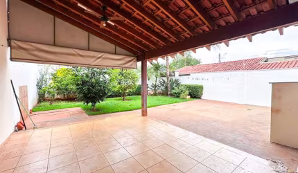 Casa com quintal amplo no bairro Jardim Nova Yorque - Araçatuba/SP