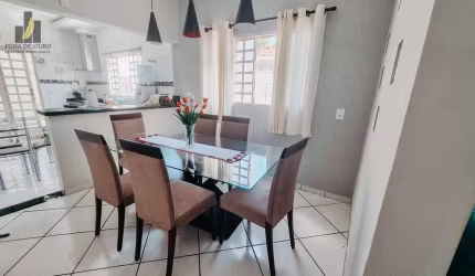 Casa com 03 quartos no bairro Paraíso