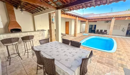 Casa com piscina à venda no bairro Vila Aeronáutica