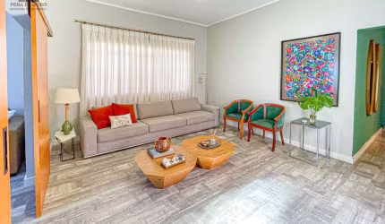 Linda casa com 04 quartos e espaço gourmet