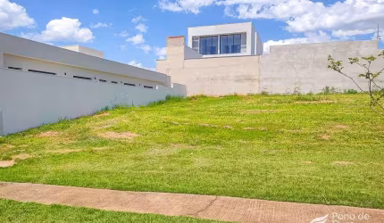Terreno de 420 m² à venda no condomínio Royal Boulevard