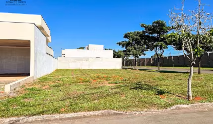Lote de esquina no Condomínio Villa Toscana