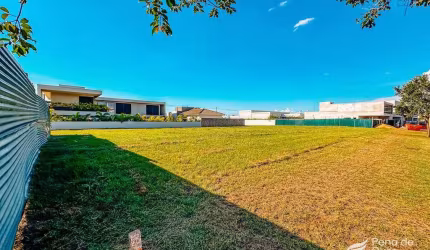 Lote de 1.350 m² próximo ao lazer no Condomínio Alphaville 1