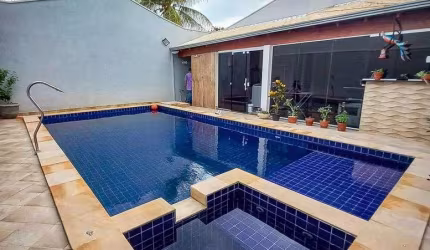 Casa com piscina à venda no bairro Esplanada