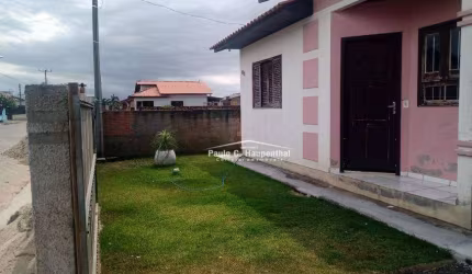Casa com 2 dormitórios à venda.