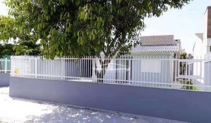 Casa com 3 dormitórios, sala, cozinha, banheiro social, garagem com churrasqueira, no centro e 350