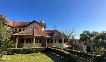 Casa à venda no Centro de Canela em Condomínio!