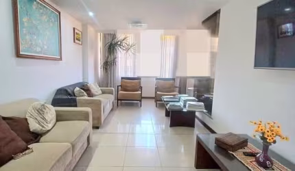 Apartamento Alto Padrão no Pituba Ville, 4/4 sendo 3 suítes, reformado, com 126m², nascente, com 2 vagas