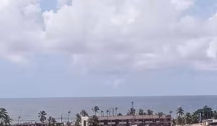 Apartamento Alto Padrão em Piatã, são 3 suites, com 3 vagas, no Art Residence, reformado, vista mar.