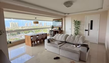 Apartamento Alto Padrão em Patamares, com 3 suites, reformado, vista mar, com 3 vagas.