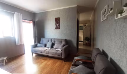 Imovel recém reformado com 2 casas, quintal e 2 vagas de garagem à venda por R$ 680.000 - Ermelino Matarazzo - São Paulo/SP
