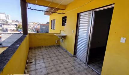 Terreno com 3 casas totalizando 5 dormitórios e 2 vagas de garagem à venda, 120 m² por R$ 689.000 - Vila Monte Santo - São Paulo/SP