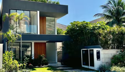 Casa Contemporanea imponete a venda na Barra da Tijuca
