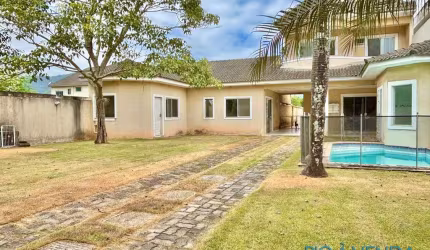 Casa com terreno grande à venda no Condomínio Reserva das Garças