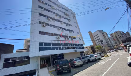 Sala comercial na cobertura no bairro Joaquim Távora.