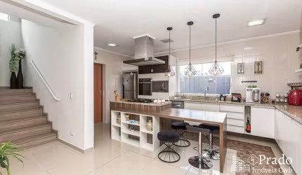 Sobrado à venda, 220 m² privativos, 4 dormitórios 1 sendo suíte, 2 vagas, Umbará, Curitiba, PR