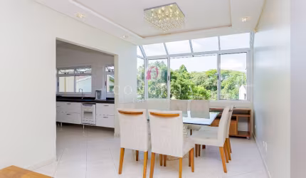 Sobrado Triplex de 4 Quartos, sendo uma Suíte Master - São Lourenço - Curitiba/PR
